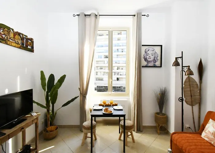 Tou'can Yourhosthelper * Cannes